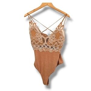 NEW Rue21 Lace Bodysuit Sleeveless Boho Crisscross Back Casual Top‎ L